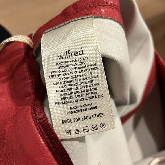 Wilfred • Aritzia Patio rosy red faux leather mini skirt - Picture 7 of 8